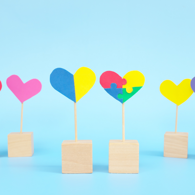 bunte Herzen aus Papier
